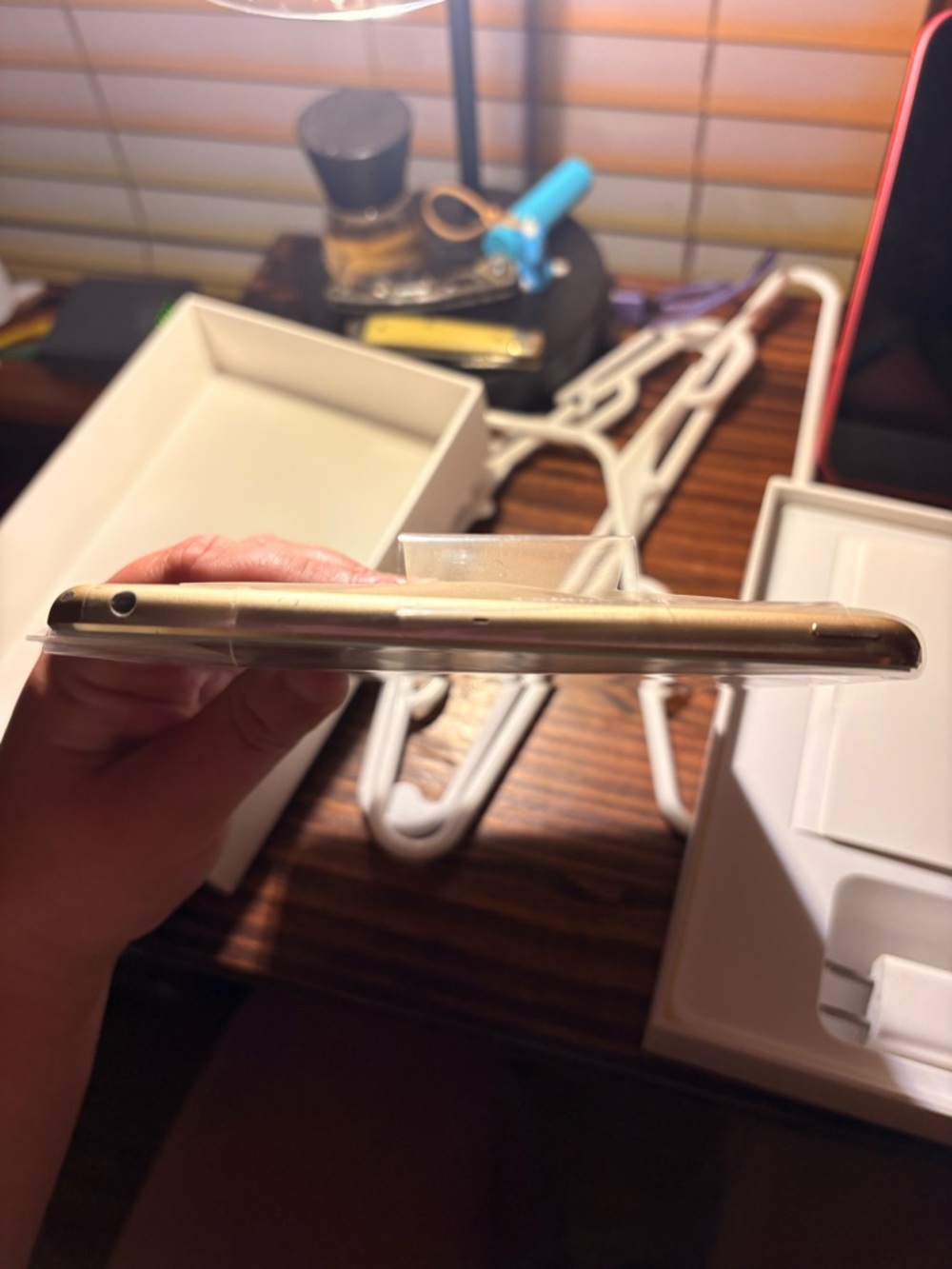Apple iPad mini 3 - Gold - Picture 3 of 8